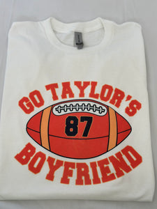 Go Taylor’s boyfriend football tee